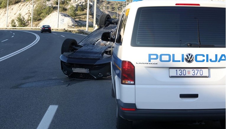 U teškoj nesreći kod Gračaca poginuo 23-godišnji vozač