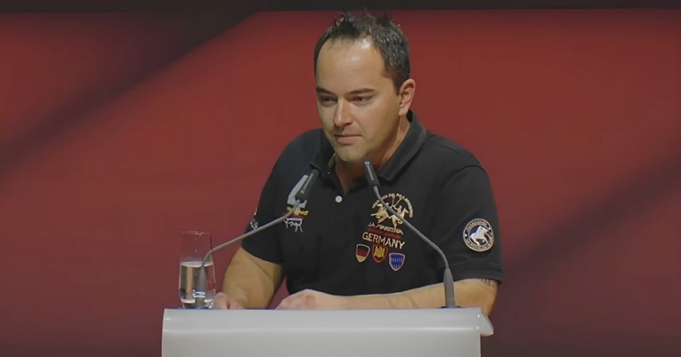 Bizarna scena na skupštini Bayerna. Predstavnik navijača ismijao igrača