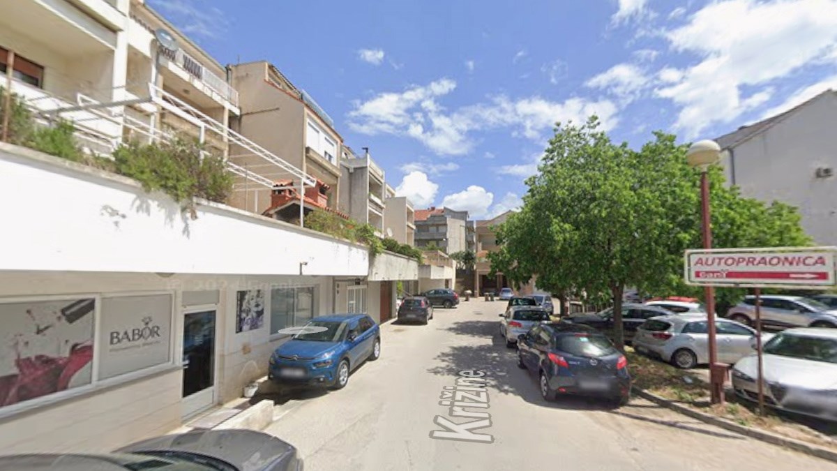 Požar u stanu u Splitu, žena prevezena u bolnicu