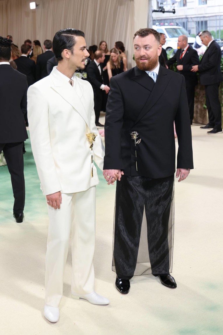 Pjevač Sam Smith potvrdio zaruke s modnim dizajnerom Christianom Cowanom