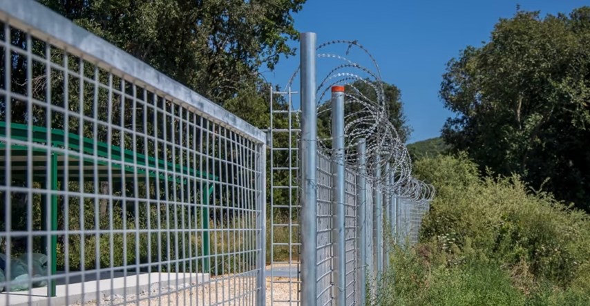 FOTO Kamp u Istri ograđen žilet-žicom. Ovo je objašnjenje