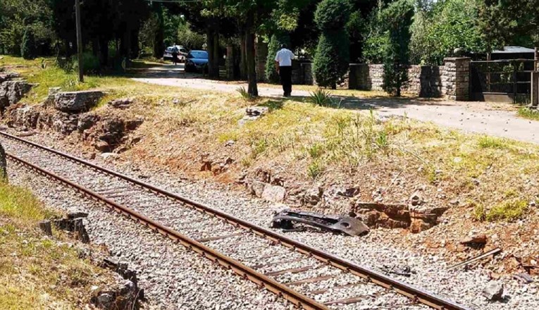 Željeznička nesreća u Istri: Vlak se zabio u auto, poginuo vozač