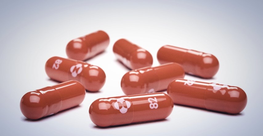 EMA odobrila Pfizerovu pilulu protiv covida za visokorizične pacijente