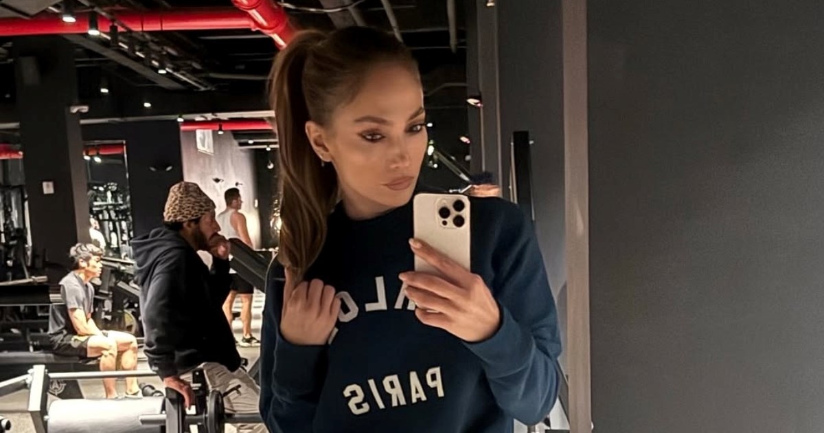 Zaboravite crne tajice: Jennifer Lopez nosi boju koja će dominirati sezonom