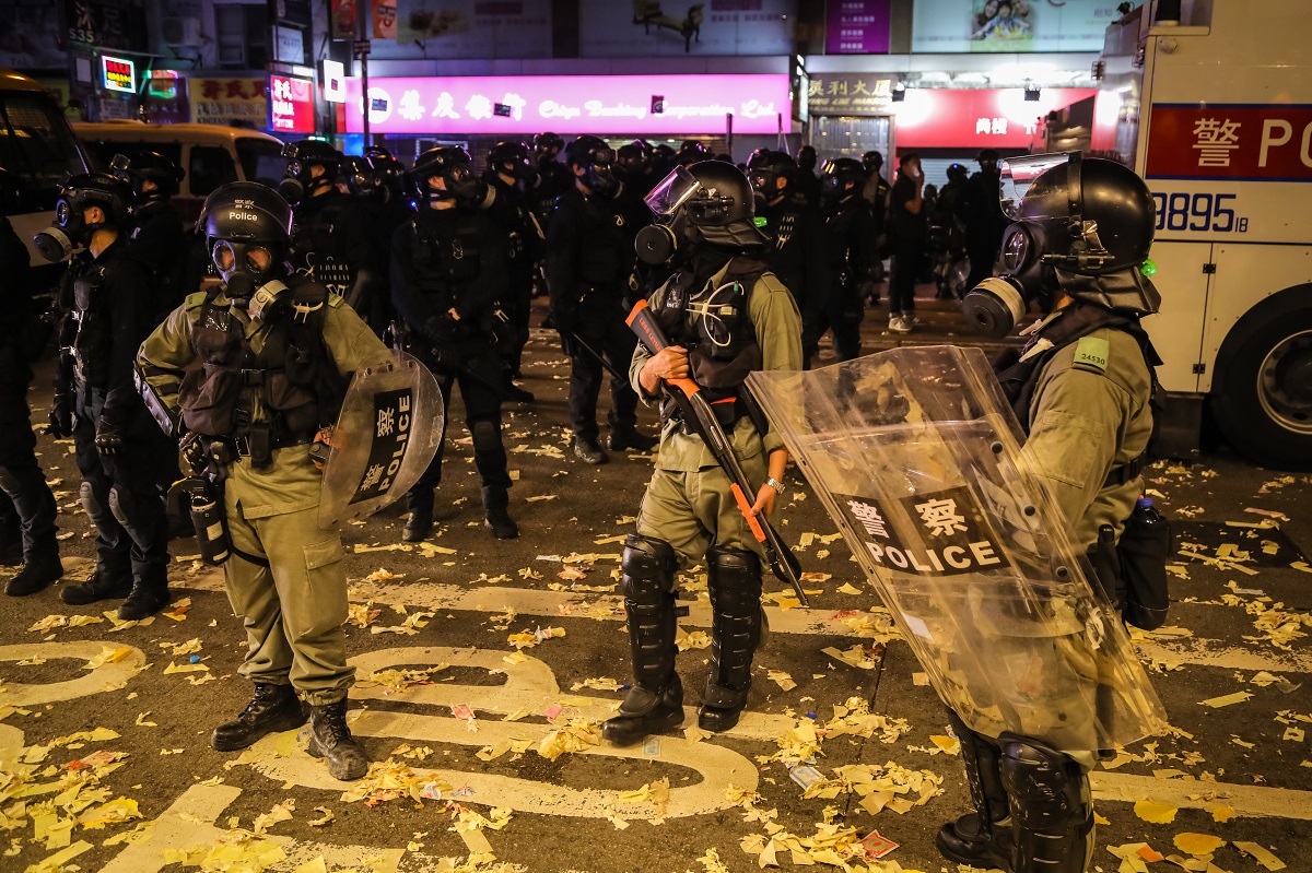 Žestoki sukobi prosvjednika i specijalaca u Hong Kongu