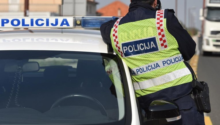 Starija vozačica u Koprivnici autom skrivila nesreću pa pobjegla