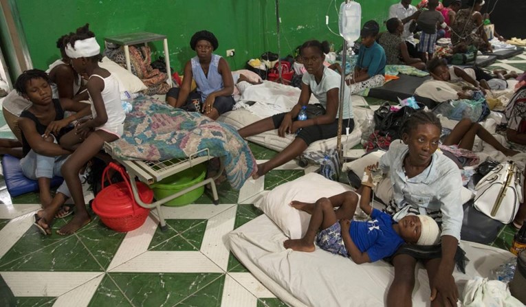 Na Haitiju nakon potresa pala jaka kiša, izazvala poplave. Spasiocima otežan rad