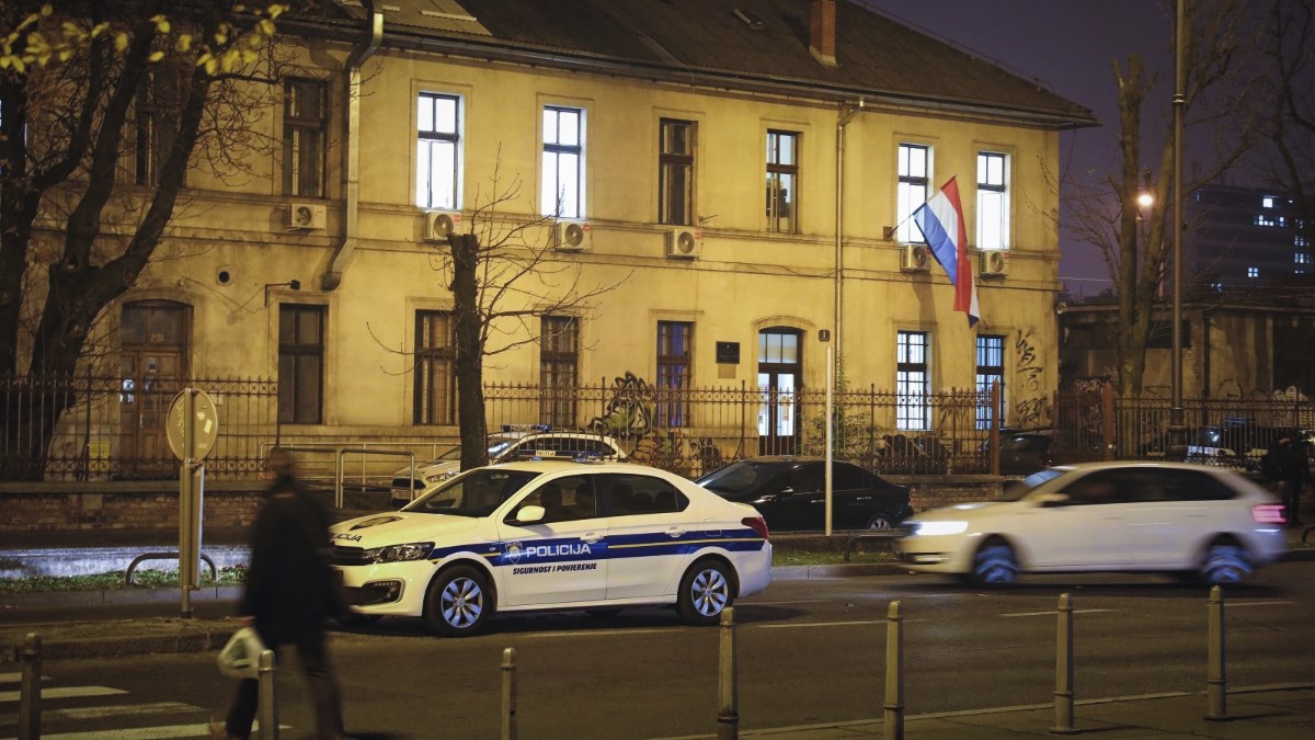 Mladić se ubio u policijskoj postaji u Zagrebu. Pištolj uzeo pred policajcima