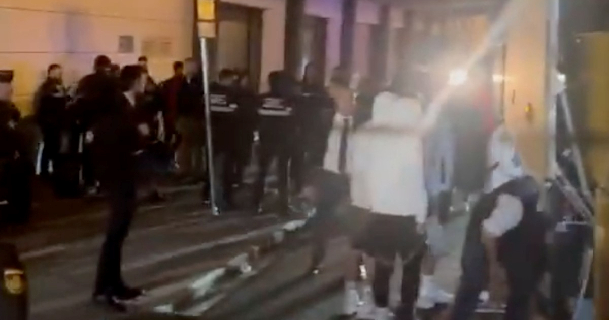 Prijetnje smrću, zasjeda kod autobusa i maskirani huligani. To je Sevillina realnost