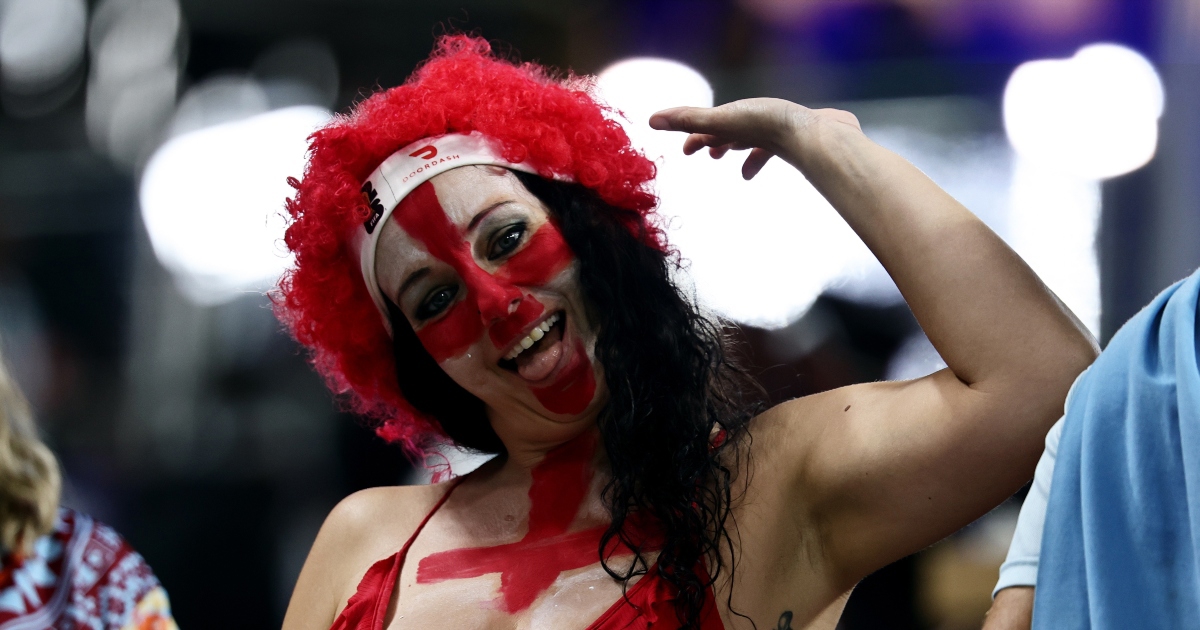 Atraktivna navijačica privukla poglede na utakmici Engleske i Argentine