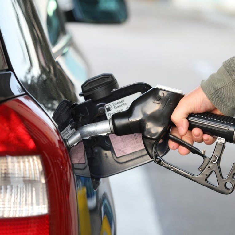 Pojeftinjuje gorivo, procurile nove cijene