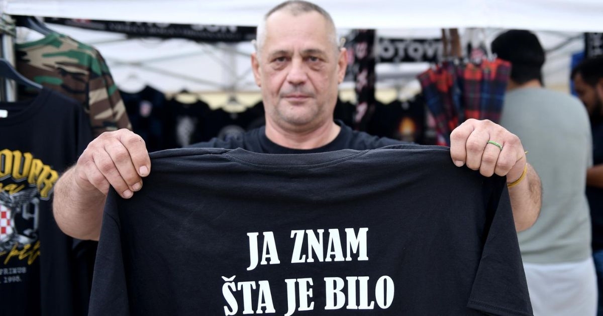 Posjetitelji stižu u Sinj zbog Alke i Thompsonova koncerta, kupuju majice s natpisima