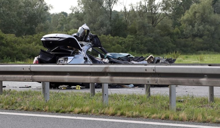 Teška nesreća na A3. Poginuli mlađi muškarac i žena, dijete (2) teško ozlijeđeno