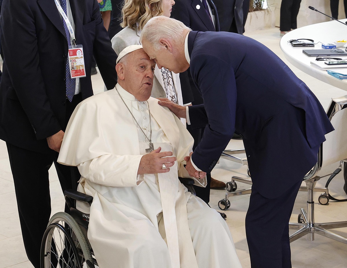 Biden odlikovao papu Franju Predsjedničkom medaljom slobode