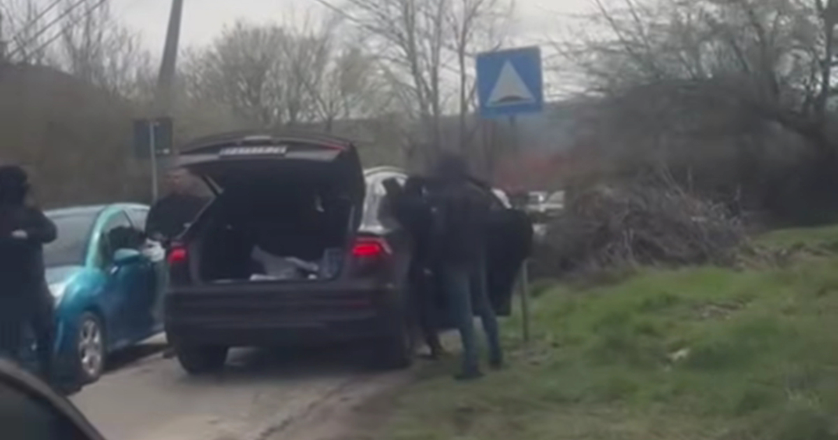 Studenti u blokadi: Novinari i studenti napadnuti sjekirom kod birališta