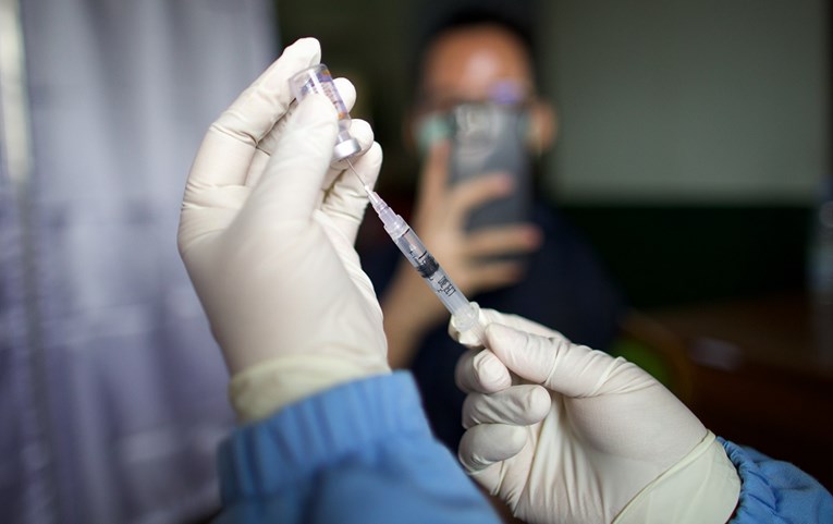 Oxford i AstraZeneca: Naše cjepivo je učinkovito 76% tri mjeseca nakon prve doze
