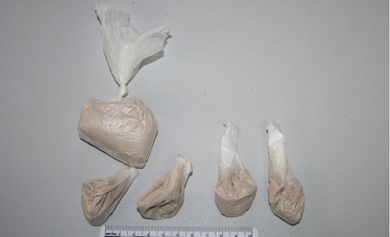 U Splitu uhićen diler, našli mu 238 grama kokaina
