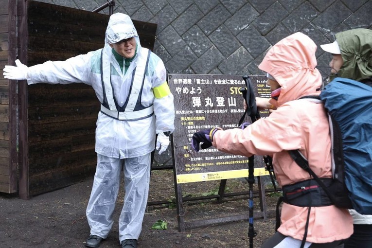 Japan će naplaćivati spašavanje helikopterom na planini Fuji izvan sezone