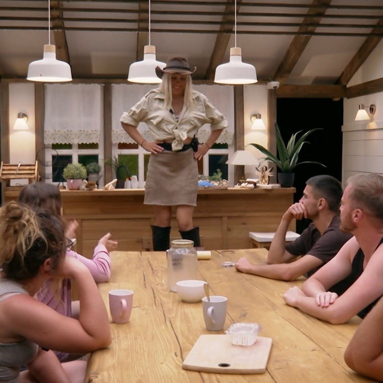 "Njena reakcija je bahata": Rebecca unijela pomutnju svojim vodstvom na Farmi