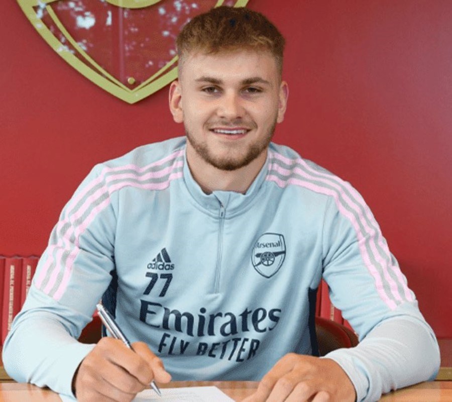 Bivši talent Arsenala (21) udario u betonski zid na utakmici. U komi je