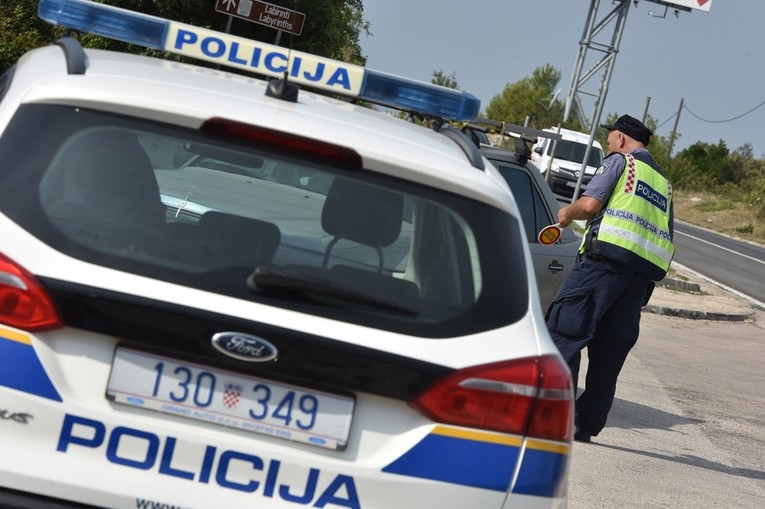 S 3.55 promila alkohola s neregistriranog mopeda pao u kanal