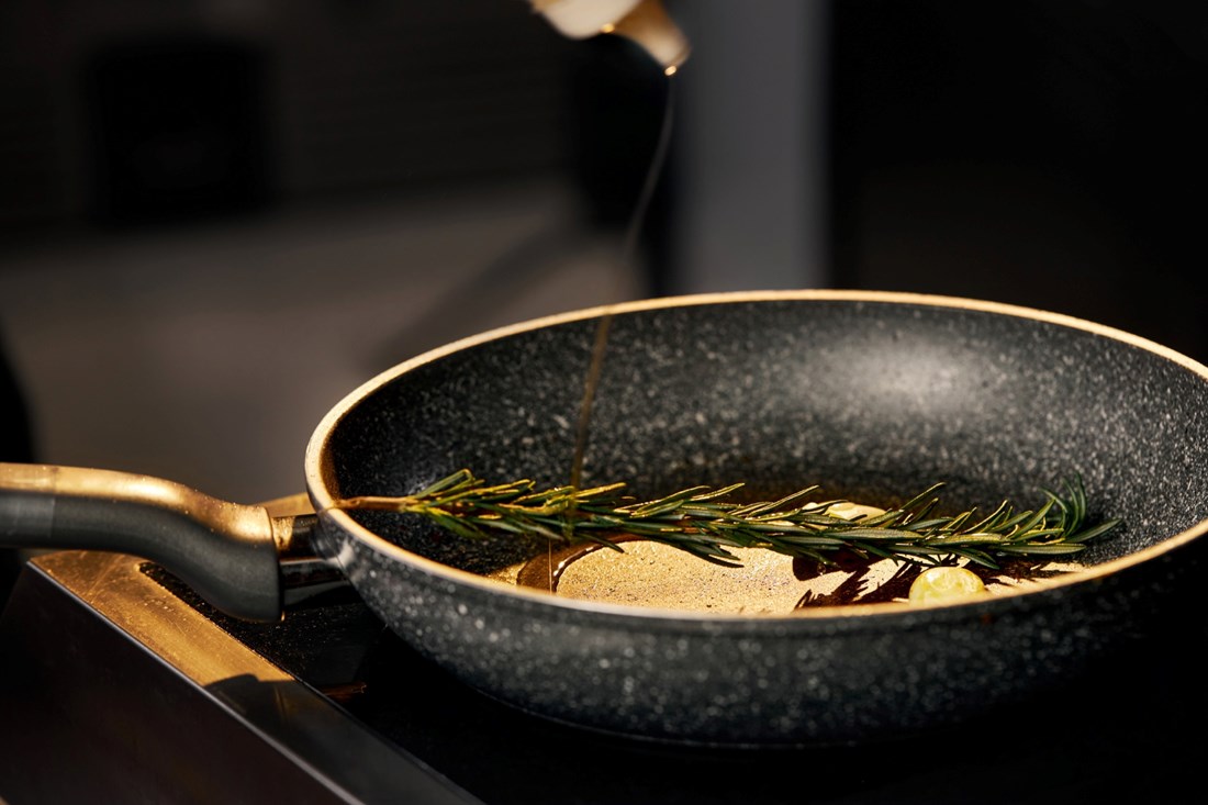 Kupili ste novu tavicu? Evo kako je pravilno pripremiti prije prve upotrebe