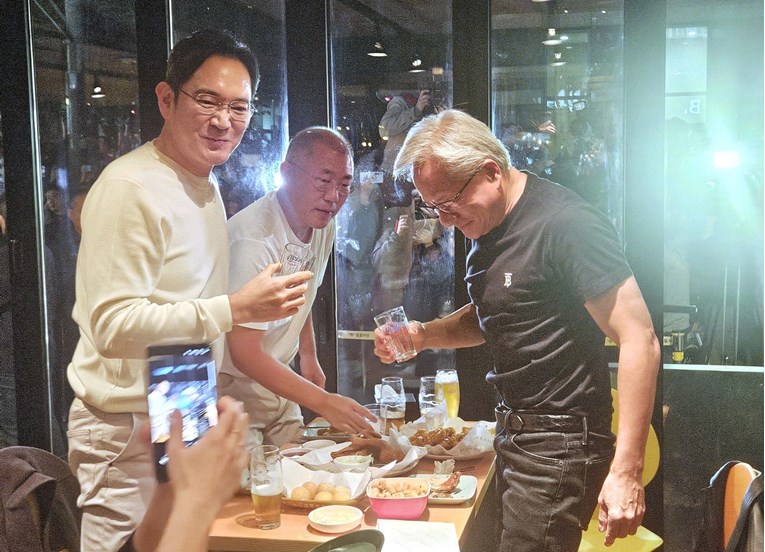 Šefovi Nvidije, Samsunga i Hyundaija jeli piletinu, popili pivo i svima platili račun