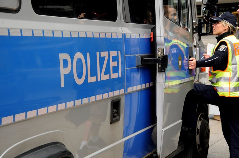 Gomila policije čuva balkanskog kriminalca u njemačkoj bolnici, ljudi su bijesni