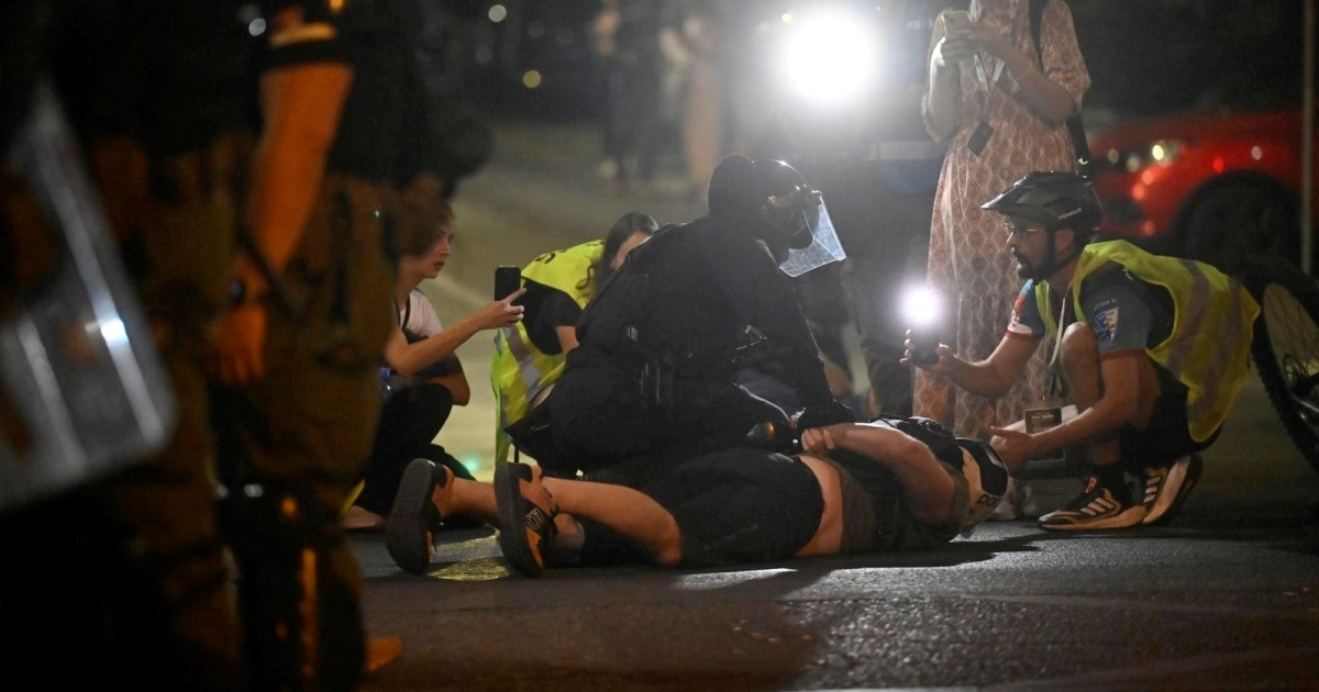 Dačić tvrdi da je Hrvat uhićen na prosvjedima. Oglasilo se Radmanovo ministarstvo