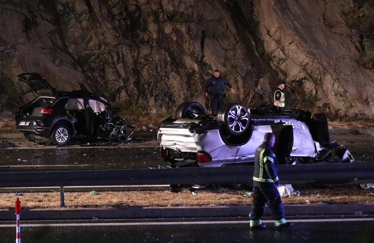 Pet stradalih u sudaru dva auta na A1 sinoć: Troje poginulih, dvoje se bori za život