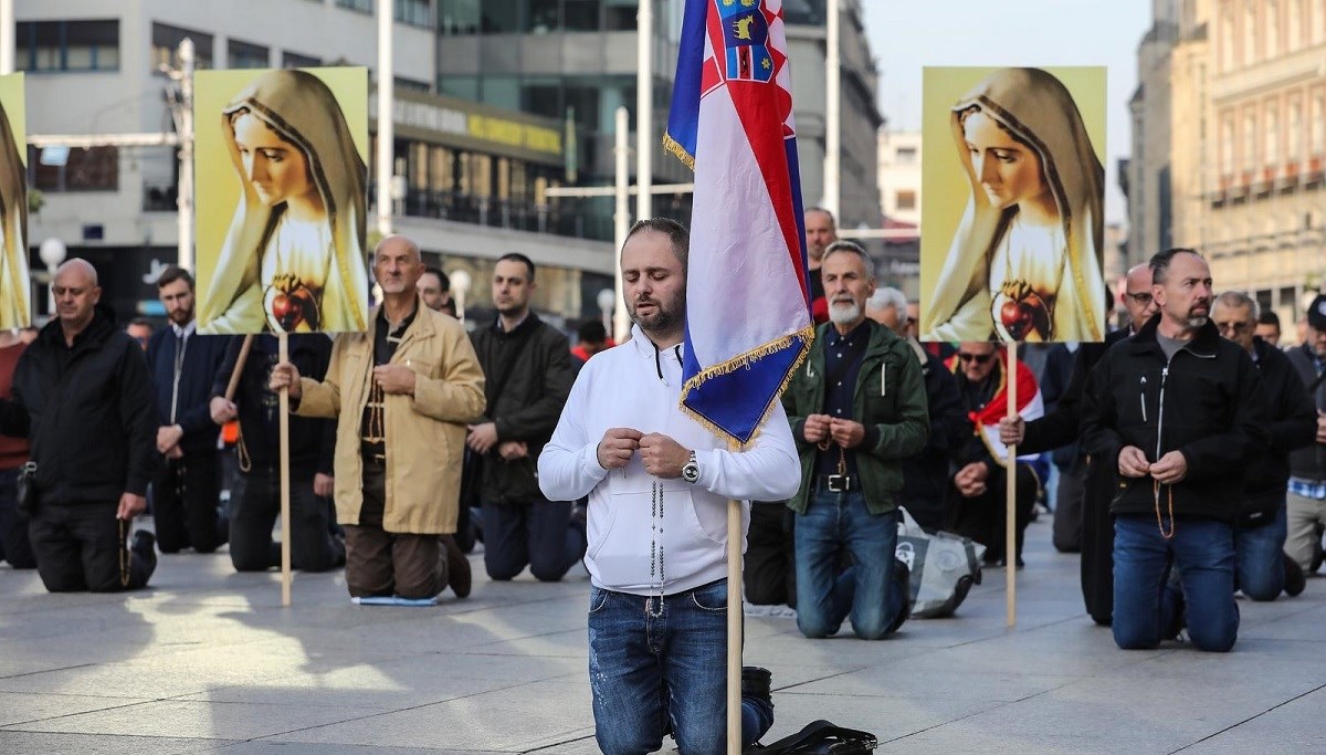 Muškarci u Zagrebu molili za čednost u odijevanju i prestanak predbračnih odnosa