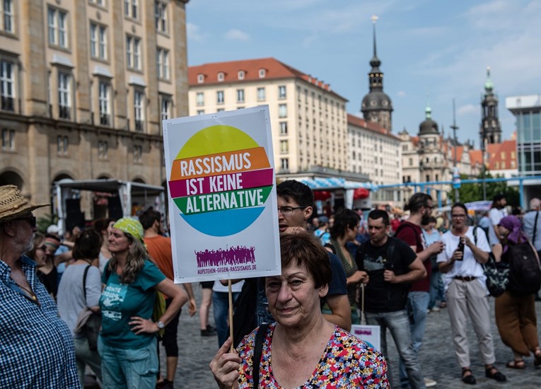 Na skupu protiv rasizma i ksenofobije u Dresdenu 20.000 ljudi