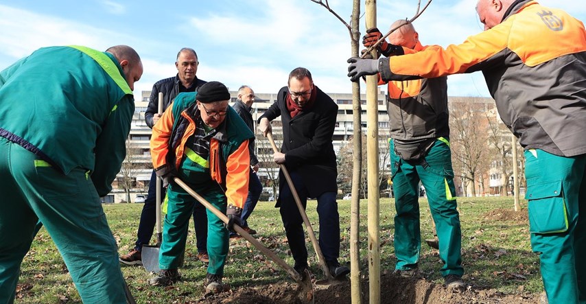 Tomašević u parku koji je Bandić htio posjeći zasadio 5000. novo stablo u Zagrebu