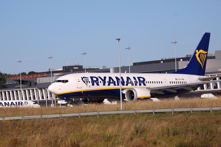 Avion na letu za Kanare preusmjeren u Portugal zbog tučnjave putnika