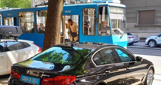 Tramvaji u Zagrebu stajali zbog BMW-a s diplomatskim tablicama