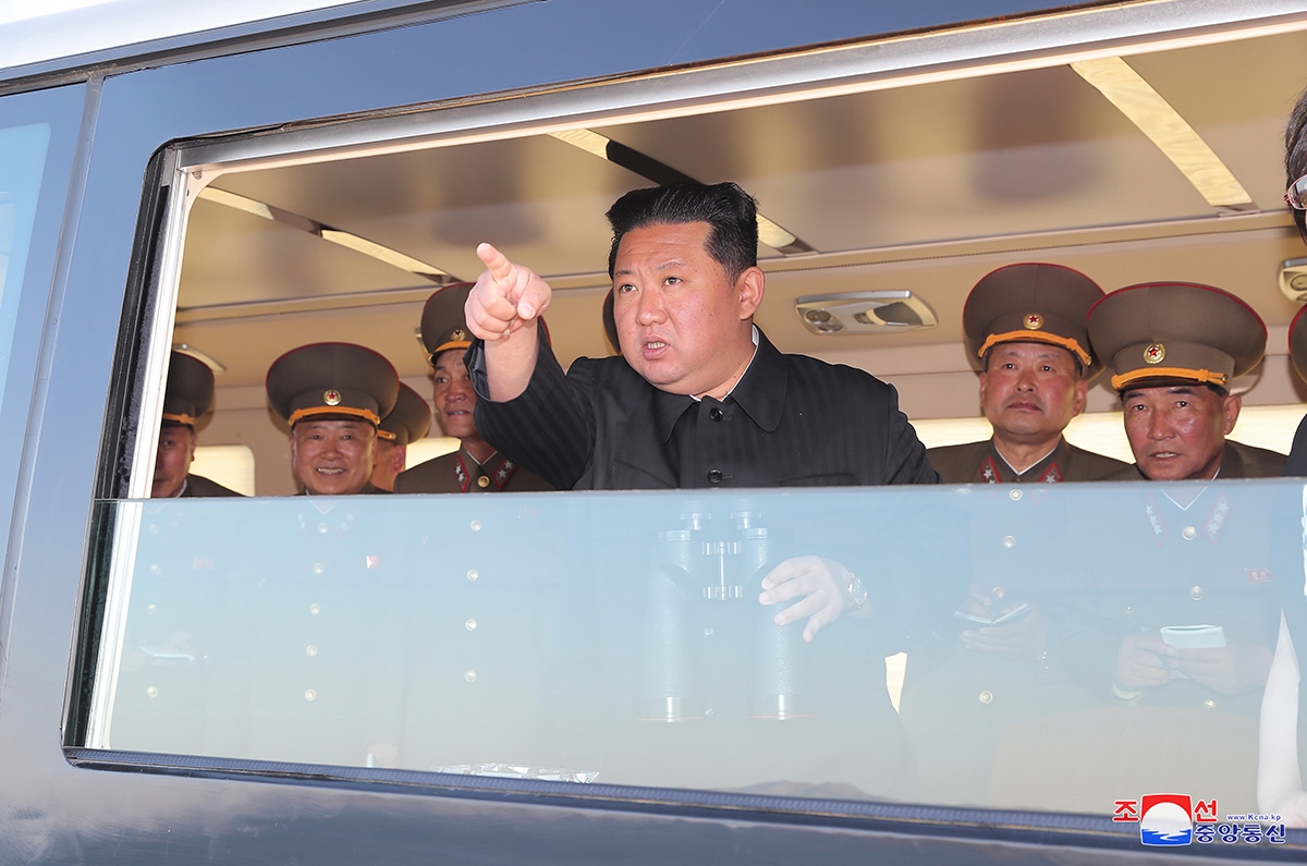 FOTO Kim Jong-un na vojnoj paradi obećao ojačati nuklearni arsenal