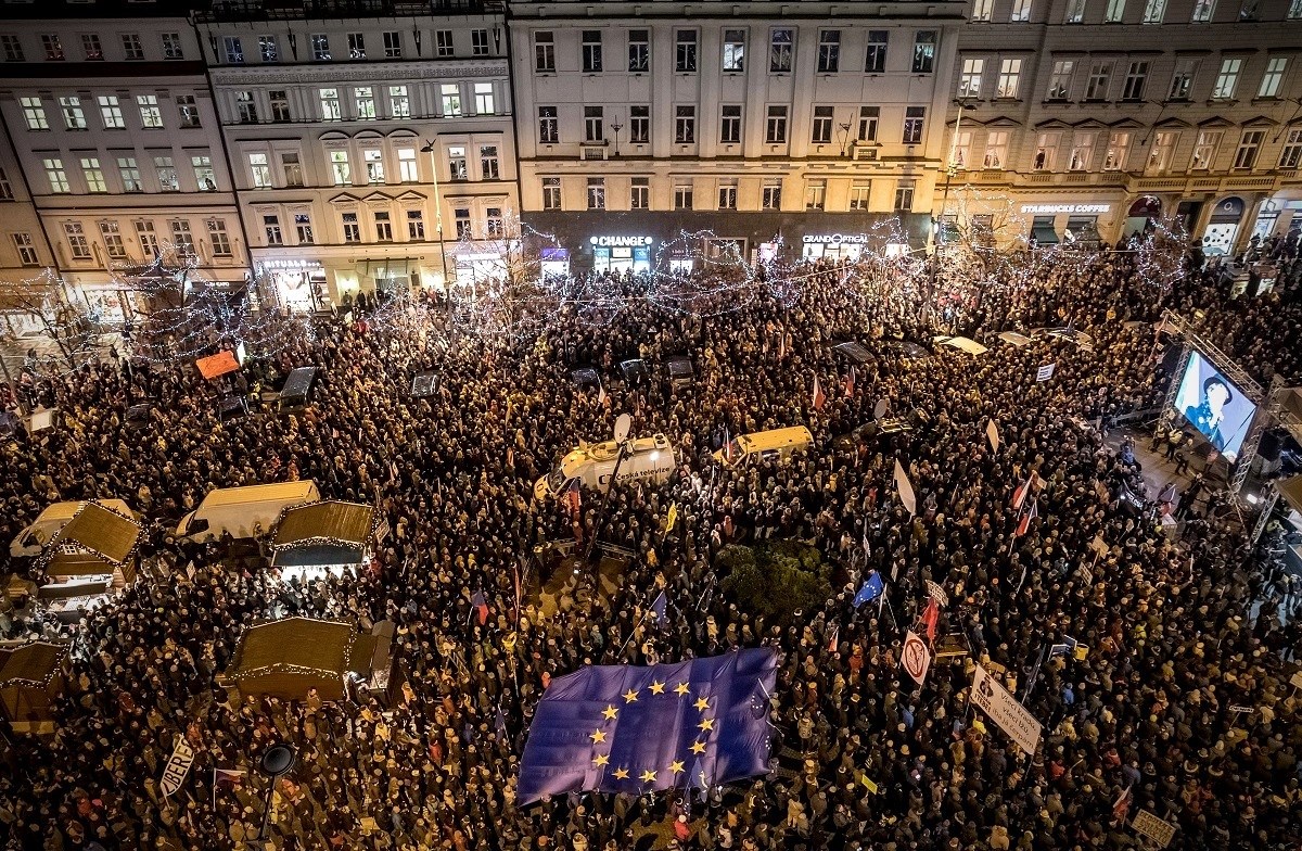 FOTO Deseci tisuća Čeha izašli na ulice, traže ostavku premijera