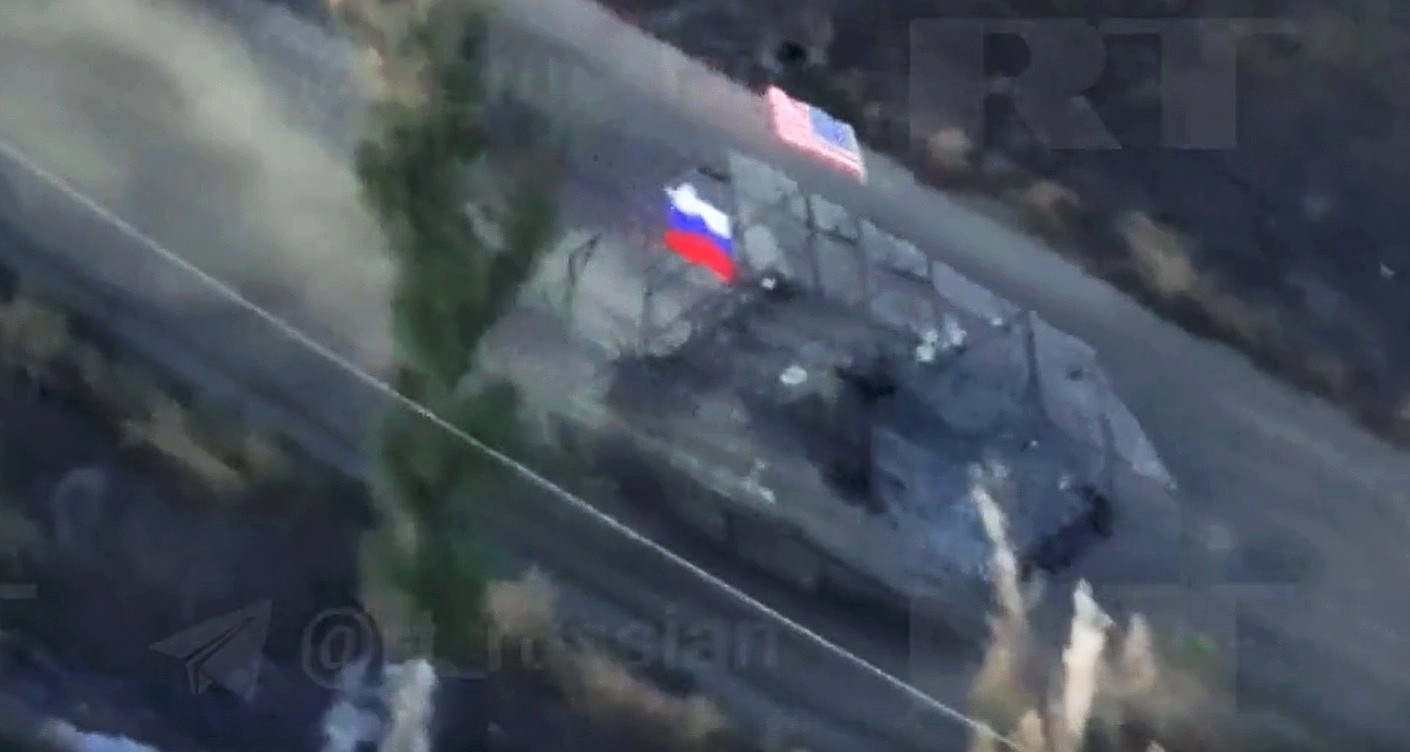 VIDEO Rusi objavili snimku, oklopnjak koji juriša na Ukrajince ima američku zastavu