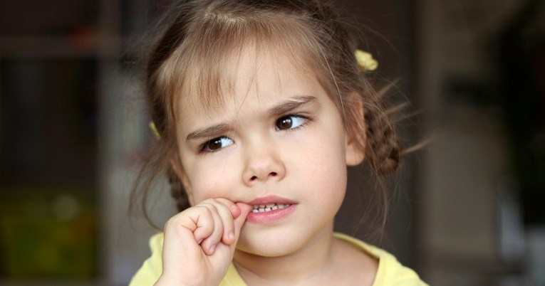 Zašto djeca grizu nokte i kako ih odviknuti od ove navike? Evo što kažu stručnjaci