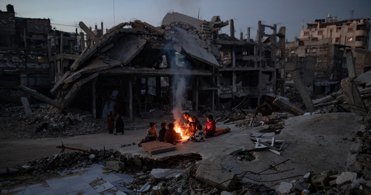 Palestinci u Gazi pale plastiku kako bi se ugrijali: "Noću ne spavamo od hladnoće"