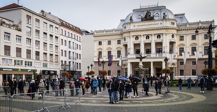 Slovačka uvodi lockdown za necijepljene