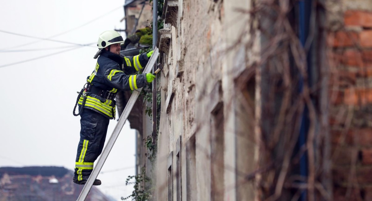 Vatrogasci u Glini evakuirali nekoliko ljudi nakon jučerašnjeg potresa, nema žrtava