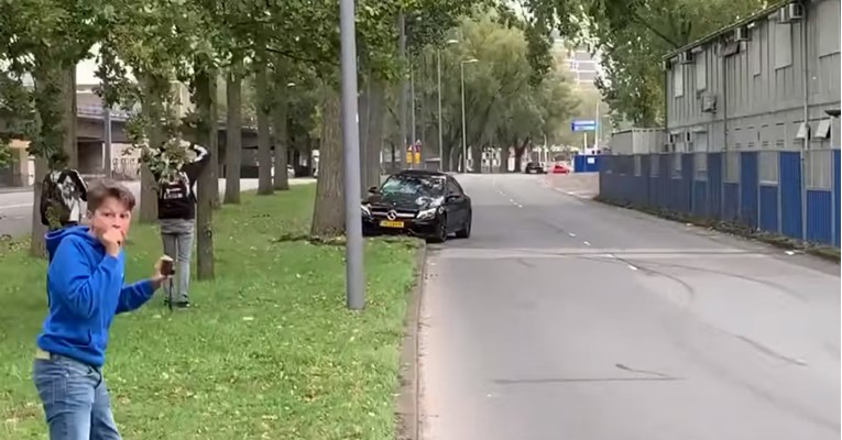 VIDEO Ovako izgleda kad idiot vozi Mercedes od 500 KS