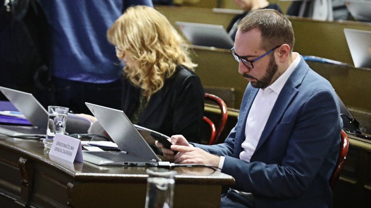Povišeni tonovi i upadice Tomaševiću na aktualcu, nije htio odgovarati na pitanja