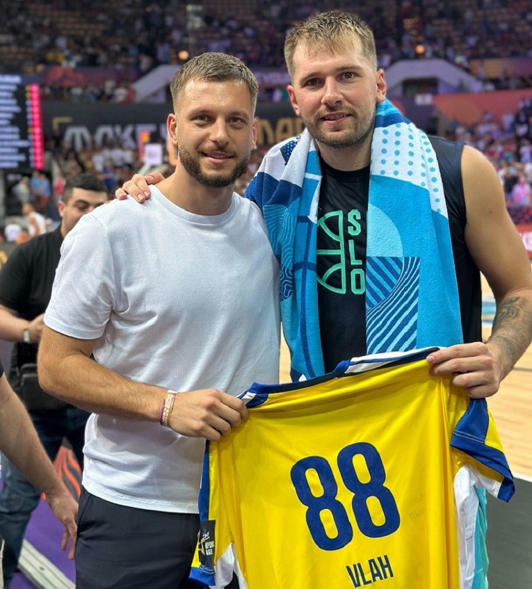VIDEO Slovenac veća zvijezda od Dončića na Eurobasketu. Luka mu tražio dres