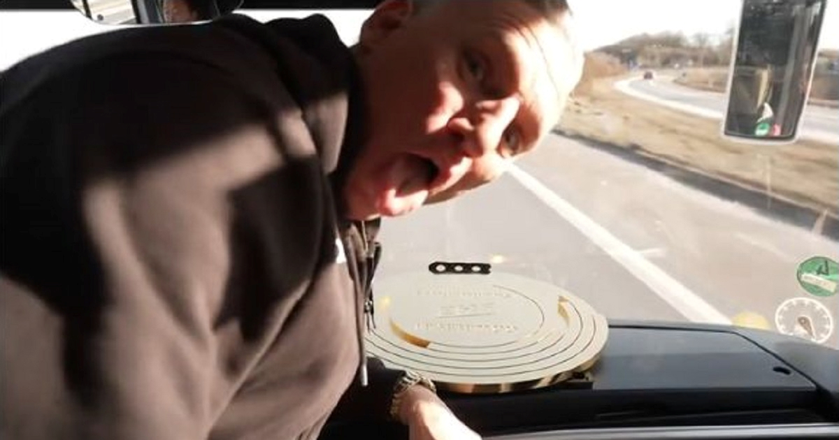 VIDEO Danski izbornik javio se iz slavljeničkog busa. Scena je viralna