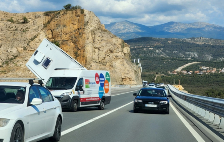 Kamp-prikolica visjela s Krčkog mosta. Krivac Nijemac, kažnjen je