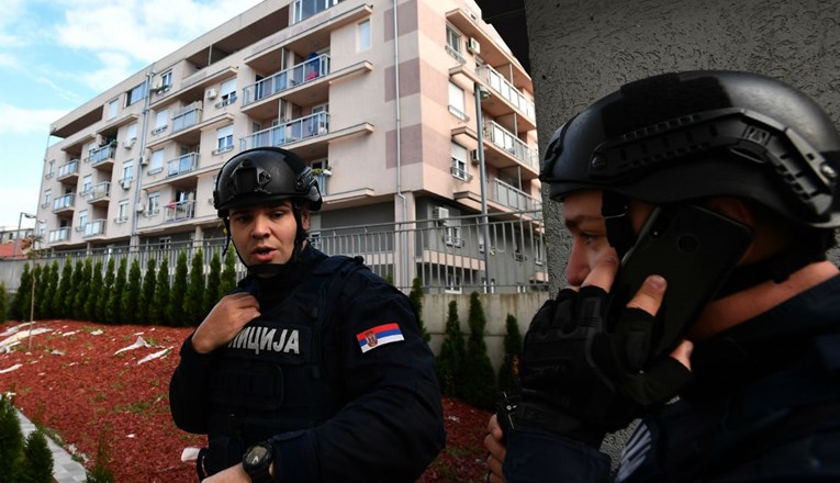 Policajac u Beogradu se zaključao u stan, prijeti da će se ubiti