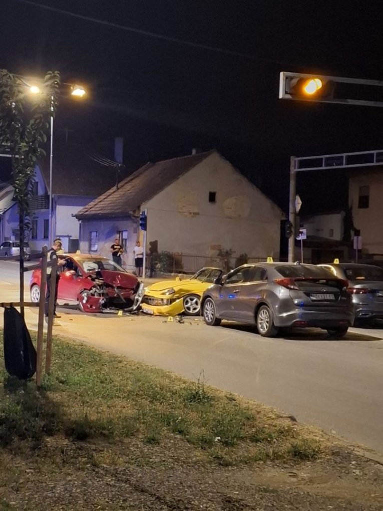FOTO Sudar četiri automobila u Požegi, više osoba ozlijeđeno