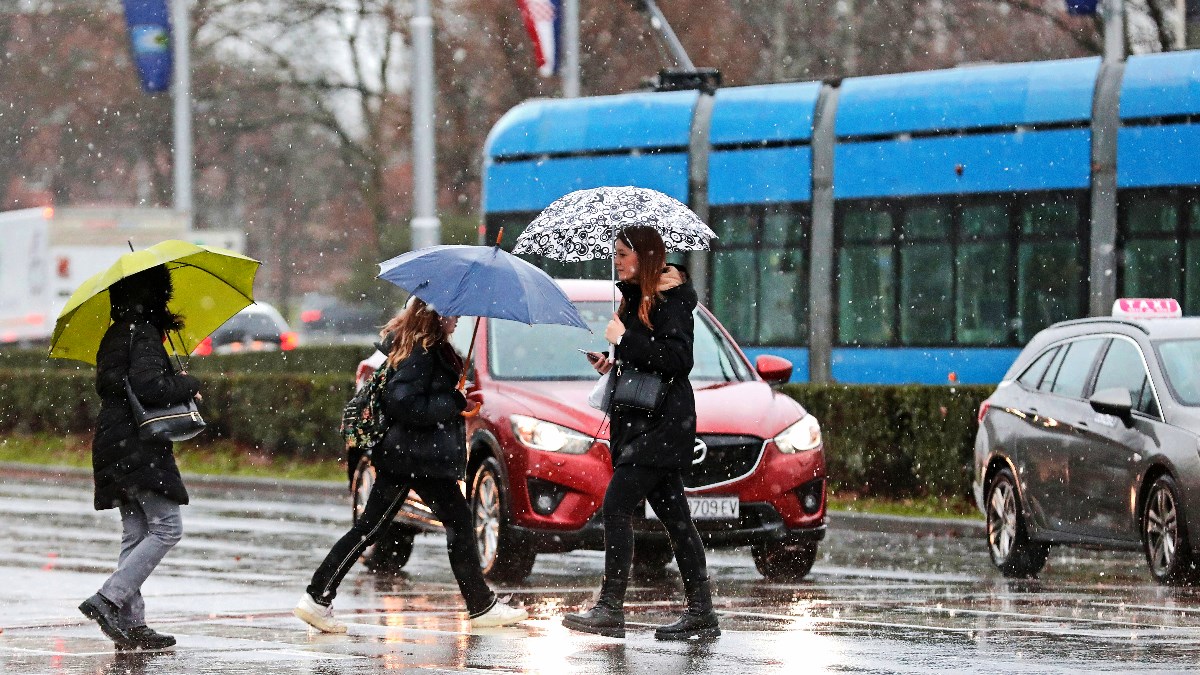 Prilagodite brzinu, kolnici su mokri i skliski. U dijelovima zemlje puše jak vjetar